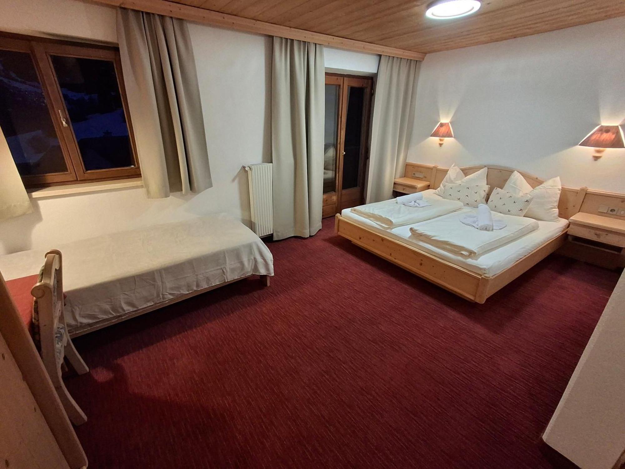 Pension Razil Ladis Exterior photo
