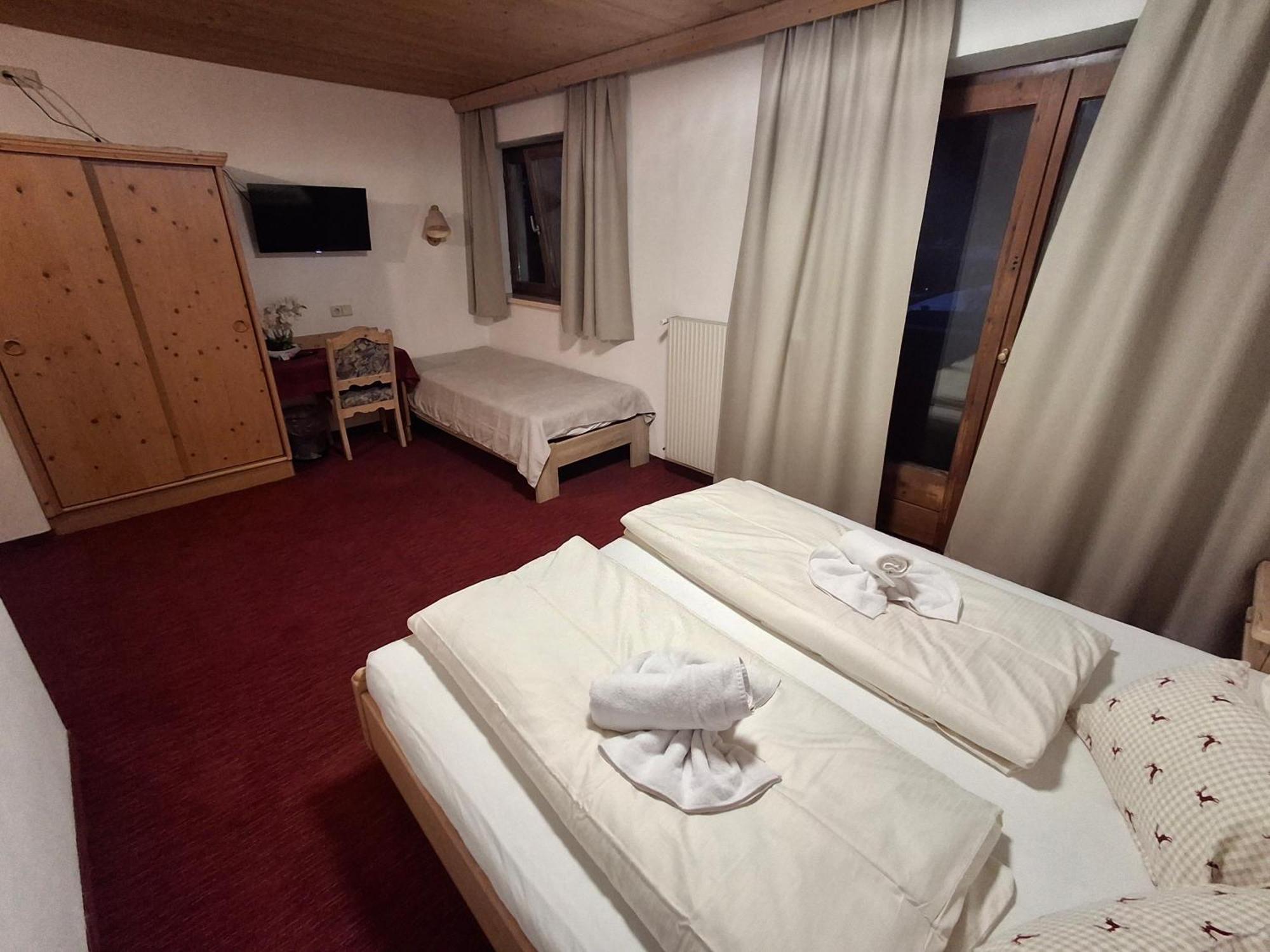 Pension Razil Ladis Exterior photo